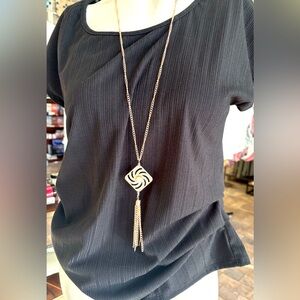 Elegant Gold Pendant Necklace